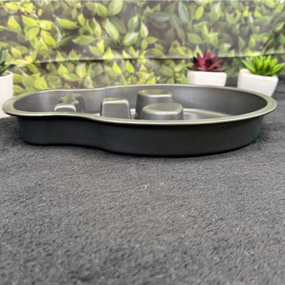 Wilton Skull Cake Pan – Spooky Halloween Bakeware - Picture 11 of 16